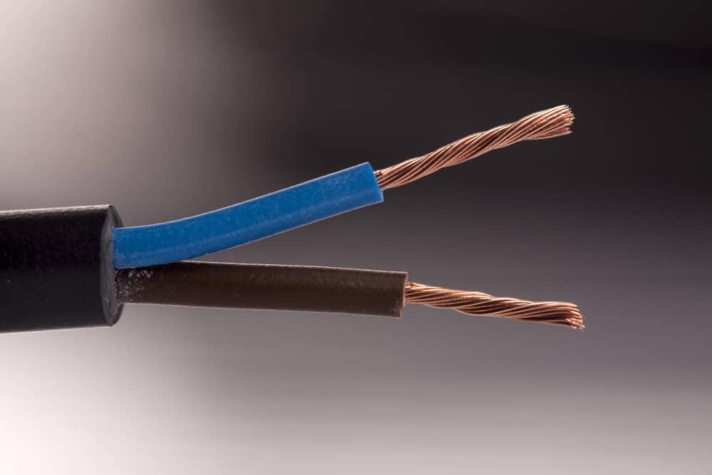 How To Identify Positive And Negative Speaker Wires (3 Methods)