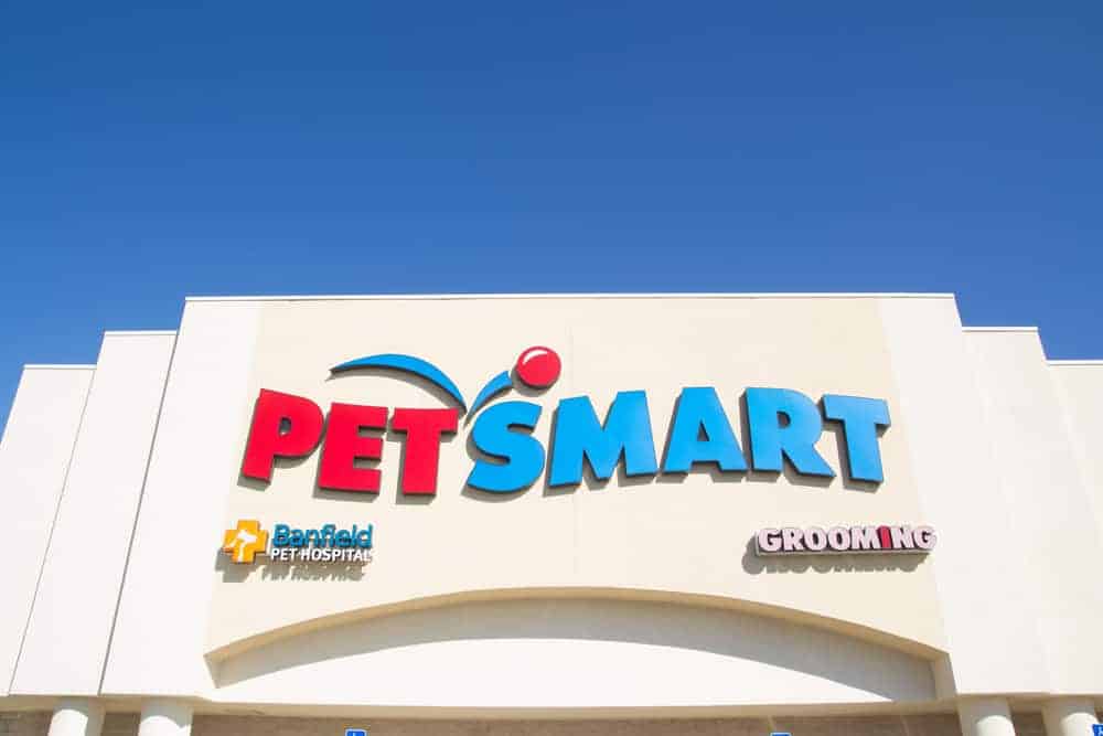 What Is PetSmart’s Fish Return Policy? (Updated 2023)